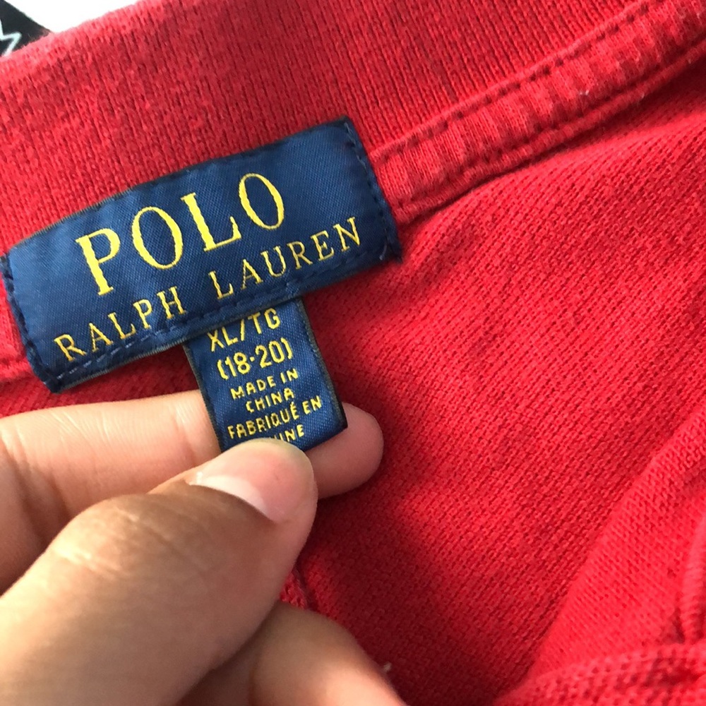 Polos - Picture 2 of 5